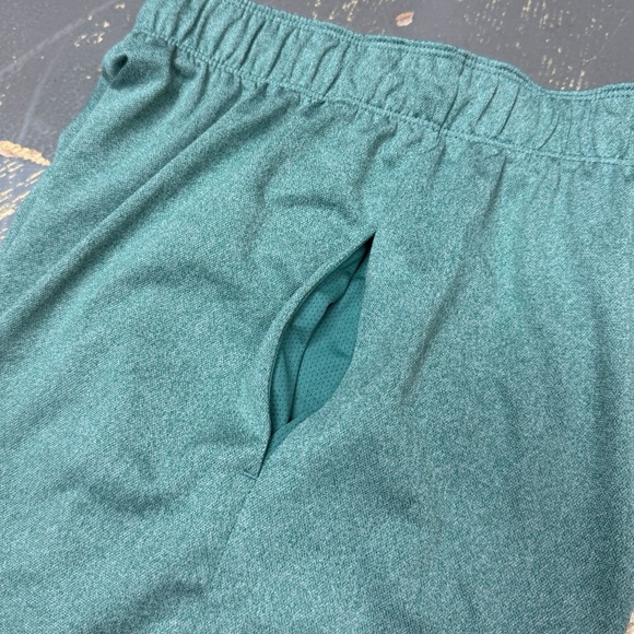 Nike Attack Sportswear Shorts Green DX6024-361 Small Women’s Mid Rise - Picture 6 of 12